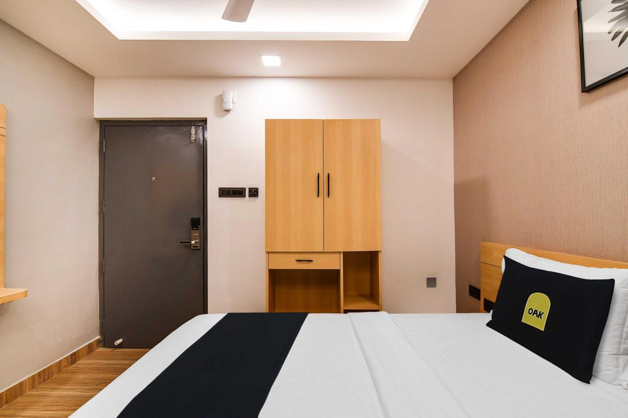 Super Townhouse Oak Sayhallo Ecstasy Бхубанешвара Экстерьер фото