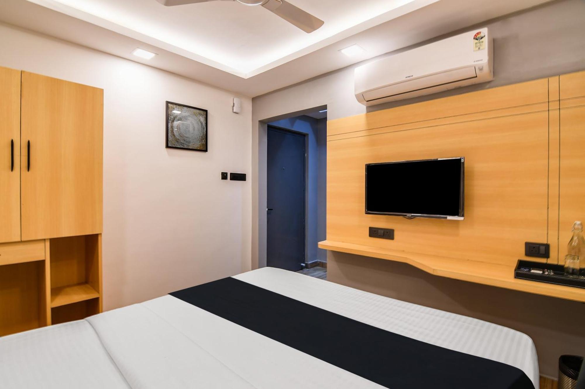 Super Townhouse Oak Sayhallo Ecstasy Бхубанешвара Экстерьер фото