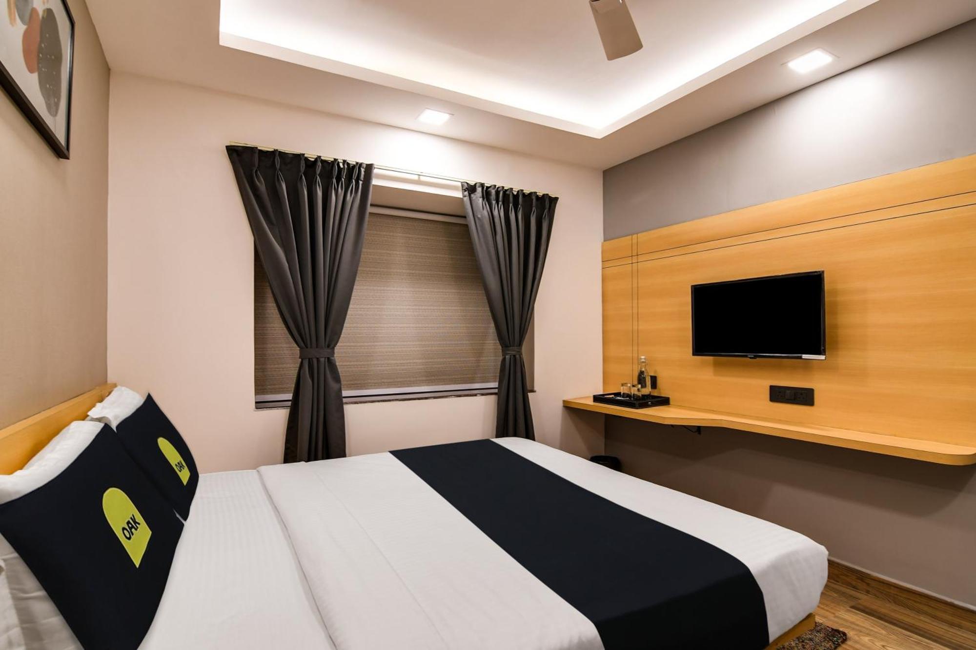 Super Townhouse Oak Sayhallo Ecstasy Бхубанешвара Экстерьер фото