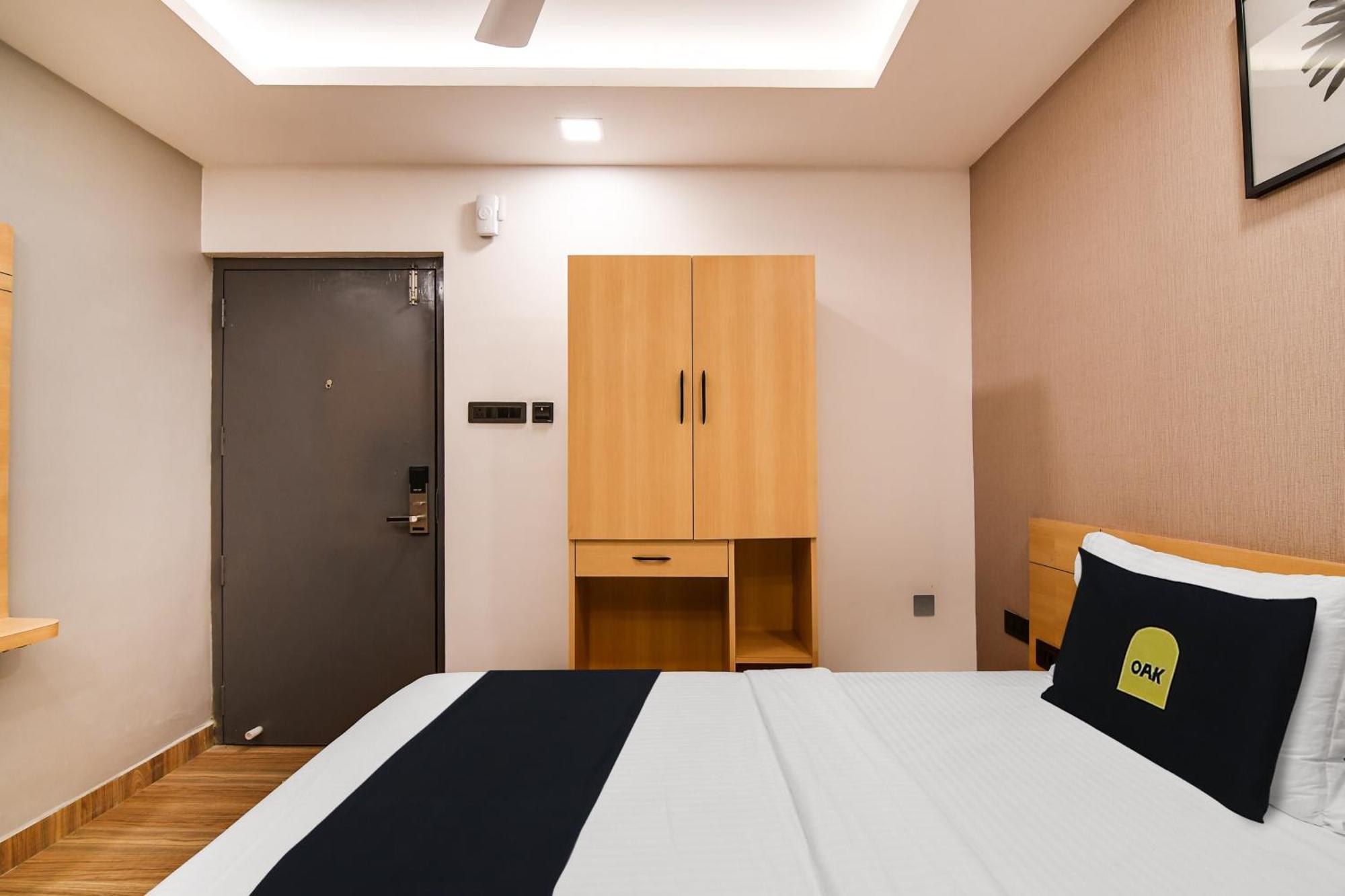 Super Townhouse Oak Sayhallo Ecstasy Бхубанешвара Экстерьер фото