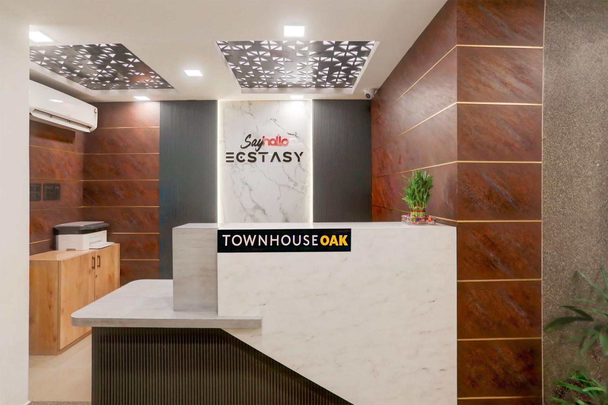 Super Townhouse Oak Sayhallo Ecstasy Бхубанешвара Экстерьер фото